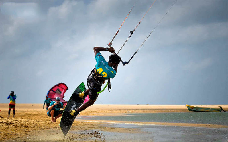 Negombo Beach - Kite Surfing
